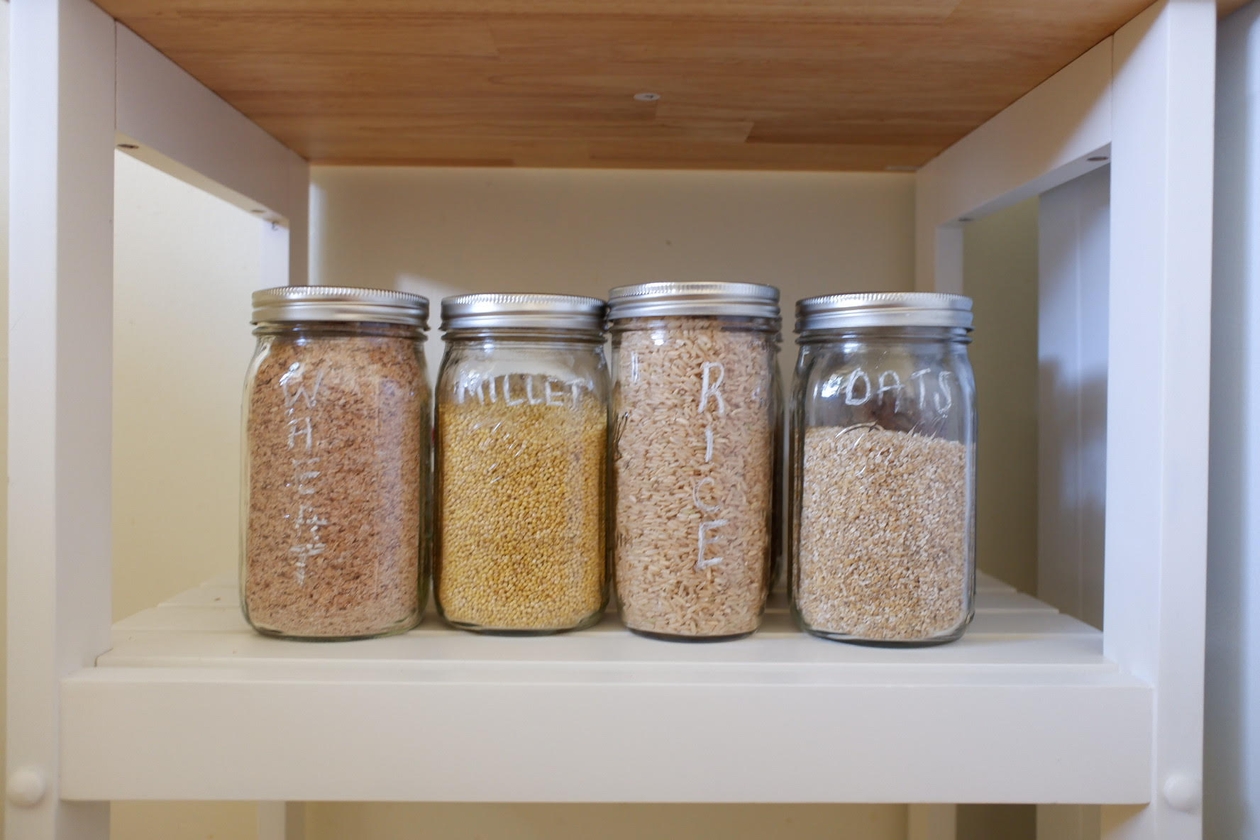 Glass dry goods containers