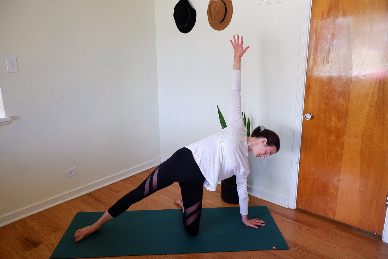 girl doing modified side plank